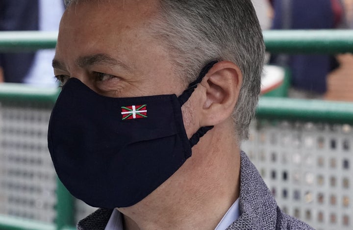 El lehendakari vasco, Íñigo Urkullu, después de votar en las elecciones al Parlamento Vasco en julio.