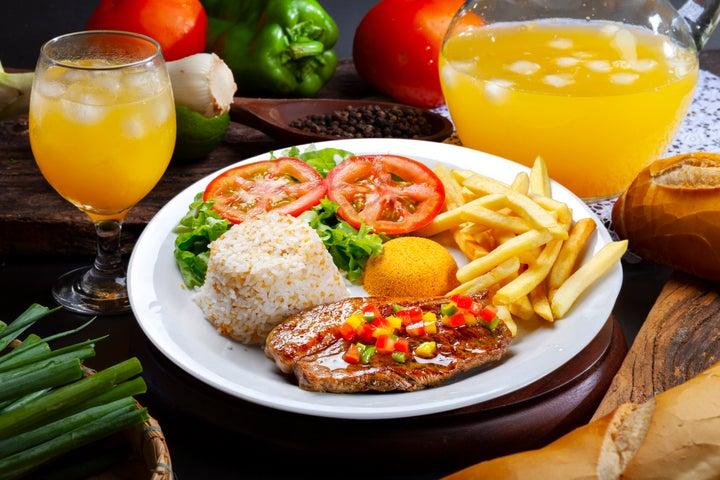 Estudo NutriNet Brasil com 10 mil pessoas mostra que consumo de frutas, hortaliças e feijão aumentou de 40,2% para 44,6% durante a pandemia. 