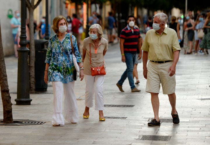 La reina Sofía, Tatiana Radziwill y Jean Henri Fruchaud en Mallorca.