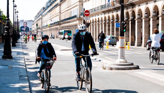 Le port du masque obligatoire à Paris et en petite couronne dès vendredi: ce qu’il faut