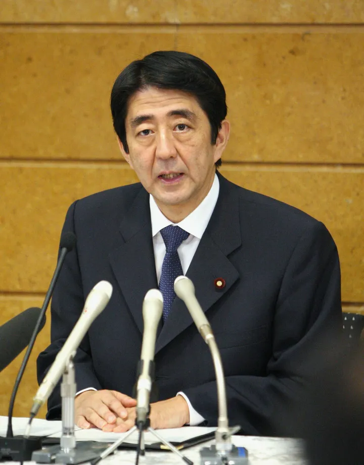 第一次安倍内閣、どう「終わった」か覚えてる？ 突然の辞任表明、当時