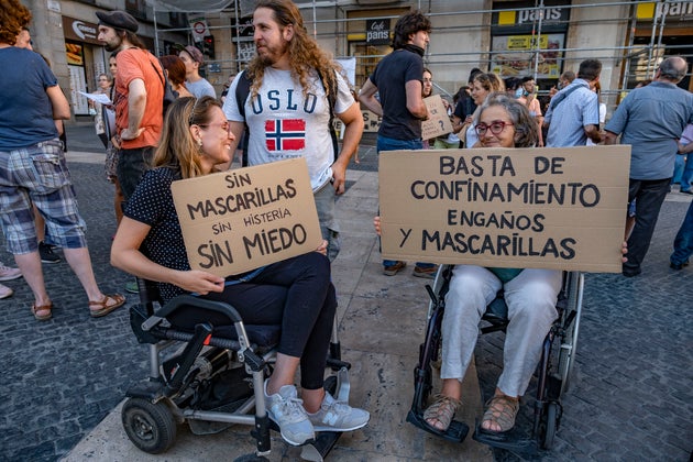 Por qué no deberías ridiculizar a los negacionistas del virus | El HuffPost