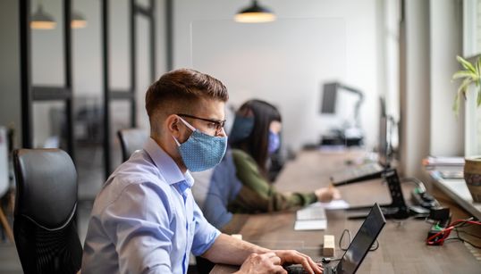 Masque en intérieur et parfois en extérieur: les règles sanitaires dès mardi en