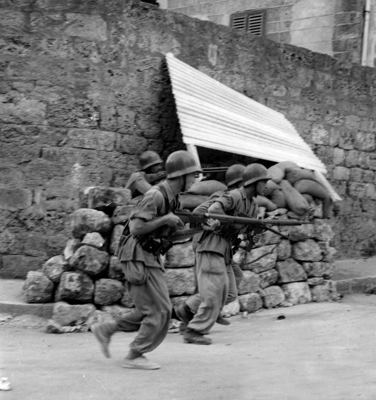 Κυβερνητικός στρατός - Ο πρώτος εμφύλιος - Λίβανος 25 Ιουνίου 1958 (AP Photo/Jim Pringle)