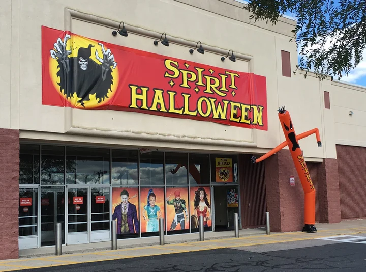 Even The Covid 19 Pandemic Can T Shake Spirit Halloween S Spirit Huffpost Canada Business