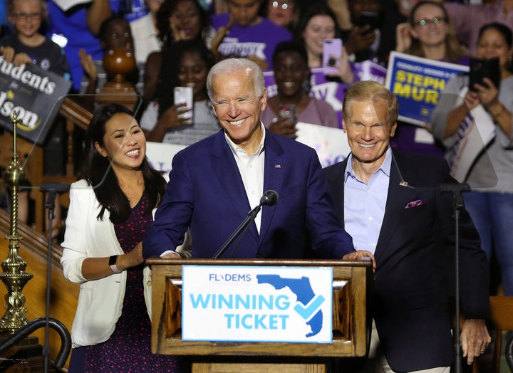 La stratégie de Biden tire les leçons de la défaite des Démocrates en Floride en 2018, lorsque le sénateur Ben Nelson a perdu son siège face aux Républicains qui ont su conquérir les électeurs portoricains et cubains.