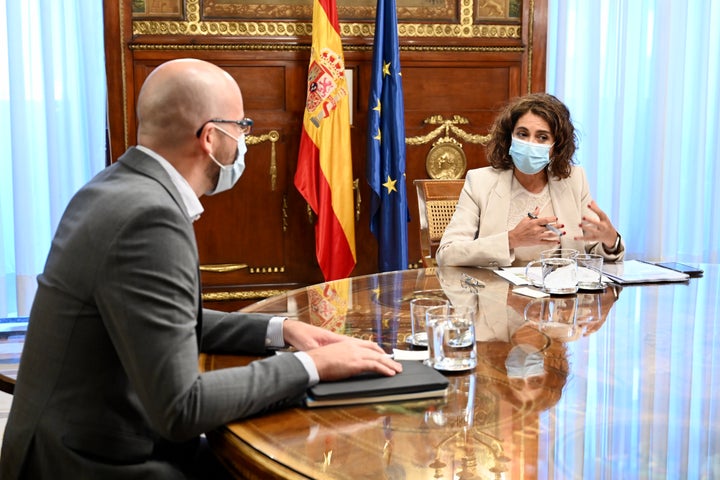 Nacho Álvarez, secretario de Estado de Derechos Sociales, y María Jesús Montero, ministra de Hacienda, en la primera reunión preparatoria de los presupuestos.