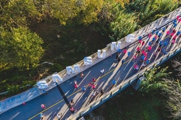 Εντυπωσιακή λήψη των δρομέων του Navarino Challenge 