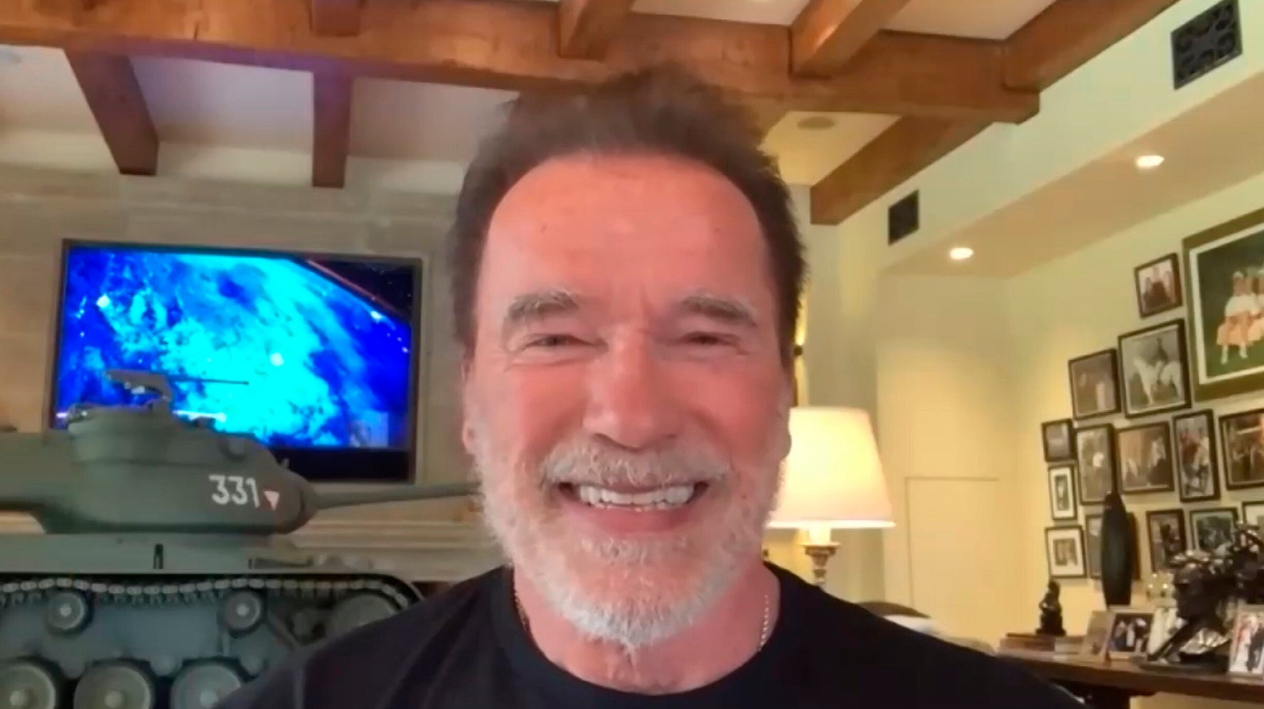 Arnold Schwarzenegger Had A Glorious Response To Fan Who Made A ...