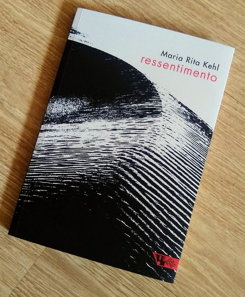 Livro&nbsp;<i>Ressentimento</i> (Boitempo), de Maria Rita Kehl, publicado pela primeira vez em 2004, foi relan&ccedil;ado este ano em nova edi&ccedil;&atilde;o, com o acr&eacute;scimo de um ensaio sobre a situa&ccedil;&atilde;o pol&iacute;tico-social do Brasil contempor&acirc;neo.