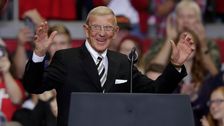 

    Trump To Award Football Coach Lou Holtz With Medal of Freedom

