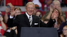 

    Trump To Award Football Coach Lou Holtz With Medal of Freedom

