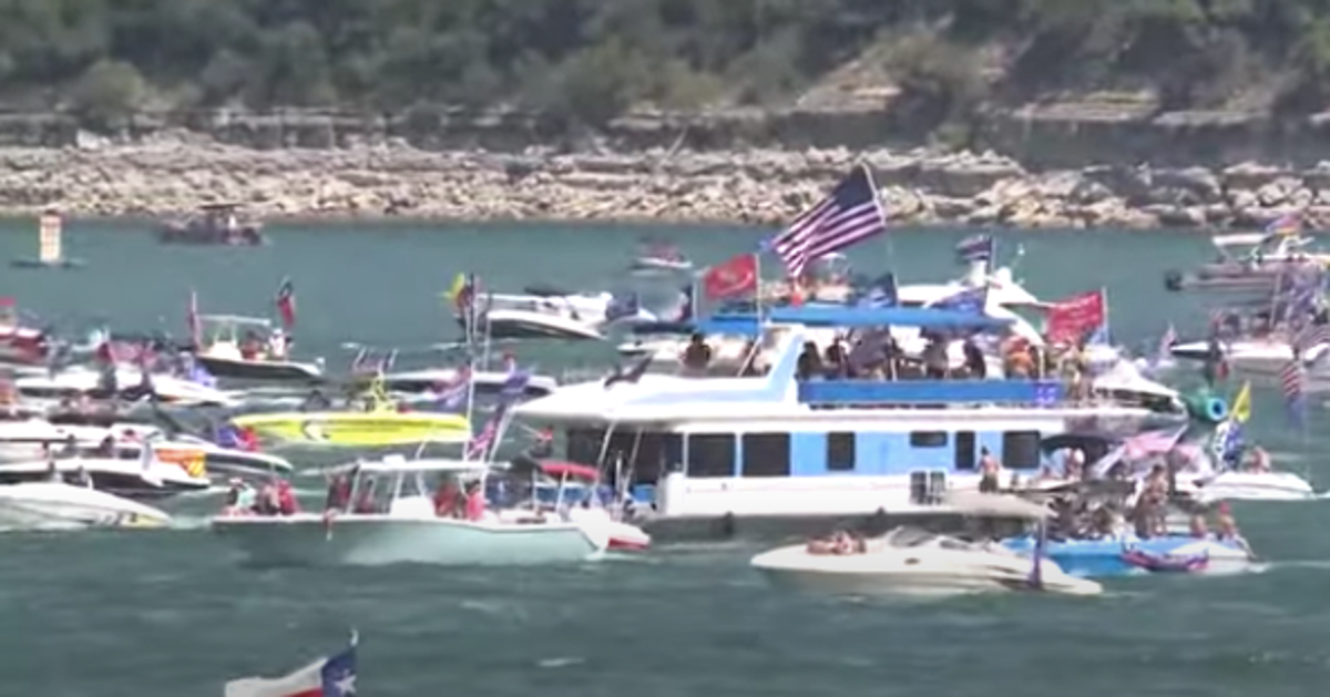 Multiple Boats Sink During Trump Boat Parade On Texas Lake Huffpost Uk