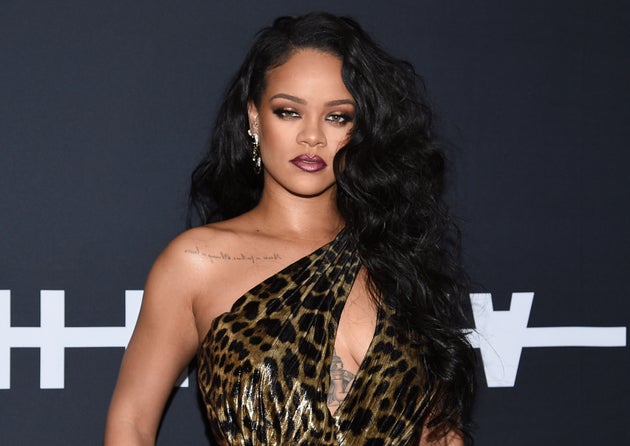 Rihanna Healing Quickly After Bruising Face In Electric Scooter Accident Huffpost