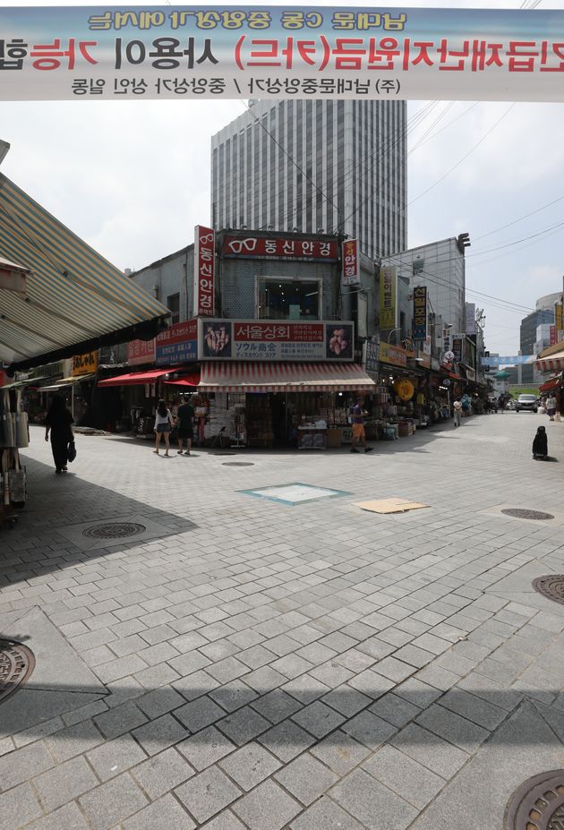 8월 19일 서울 중구 남대문시장 거리에 손님이 없어 한산한 모습을 보이고