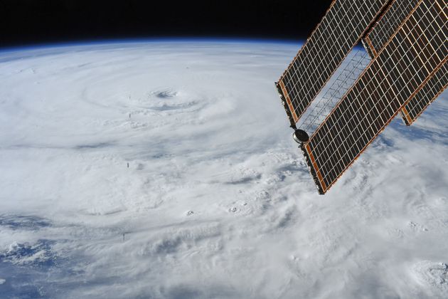 台風10号が宇宙から撮影される まるで世界を覆っているかのよう 画像 ハフポスト