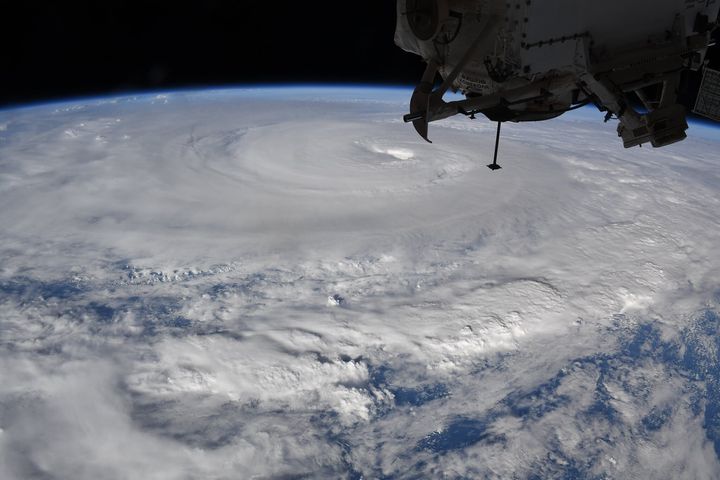 国際宇宙ステーションから撮影された台風10号