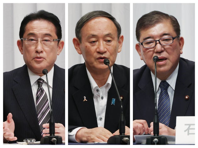自民党青年局・女性局主催の討論会に臨む(左から)岸田文雄政調会長、菅義偉官房長官、石破茂元幹事長=9月9日、東京・永田町