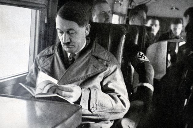«Βερολίνο, 1933. Η στάση του διεθνούς Τύπου μπροστά στον Χίτλερ» του Ντανιέλ Σνεντερμάν: Ένα έργο για...