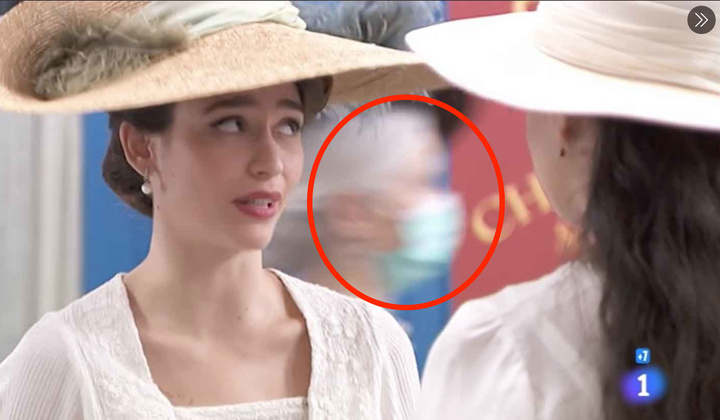 Figurante con mascarilla en 'Acacias 38' (La 1 de TVE)