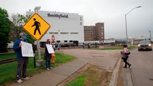 Smithfield Fined $13,000 For Hazards At Plant That Lost Four Workers To COVID-19 2 5f5a589f24000049109220bd
