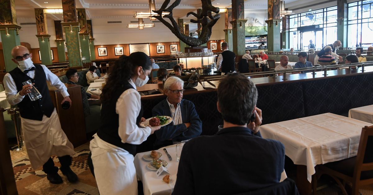 Photo of Covid-19: les restaurants sont-ils des lieux de contagion privilégiés?