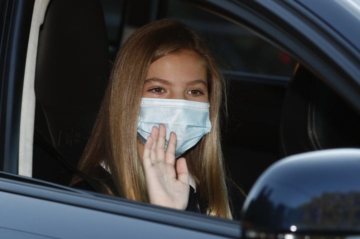 La infanta Sofía llega al colegio el primer día de curso.