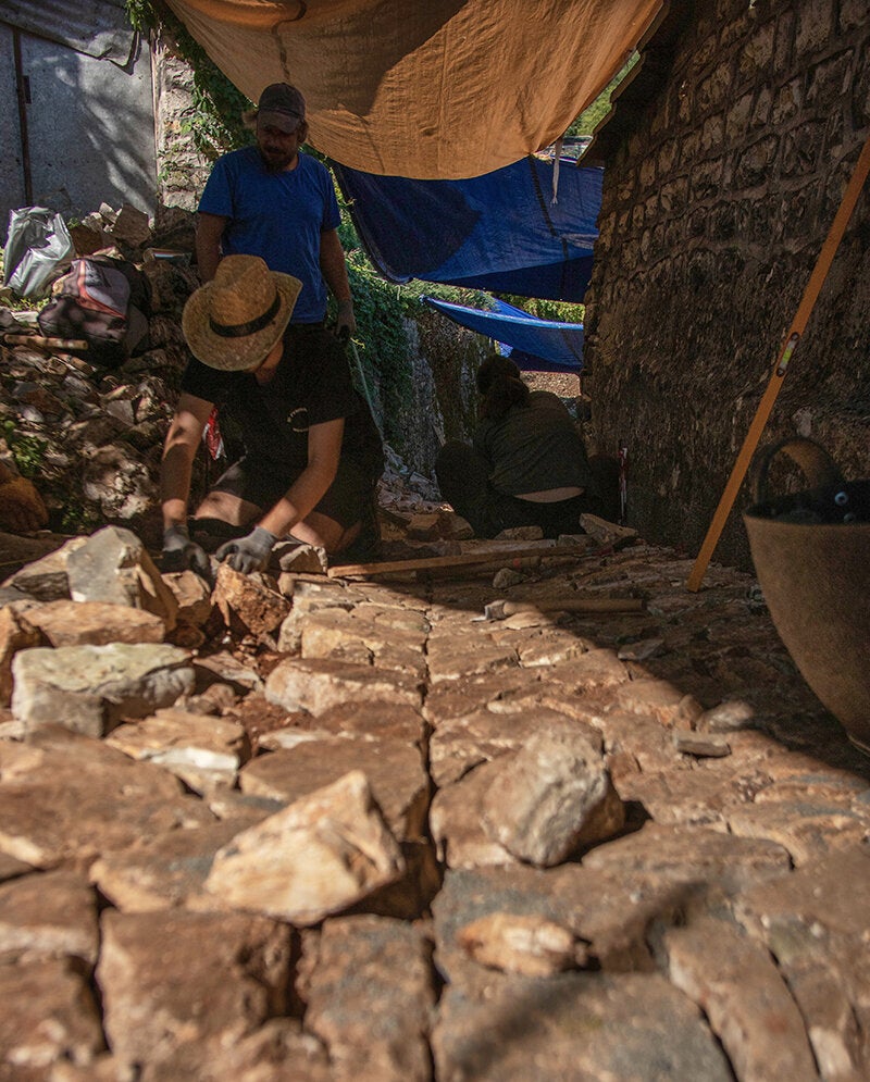 Κτίζοντας το καλντερίμι.