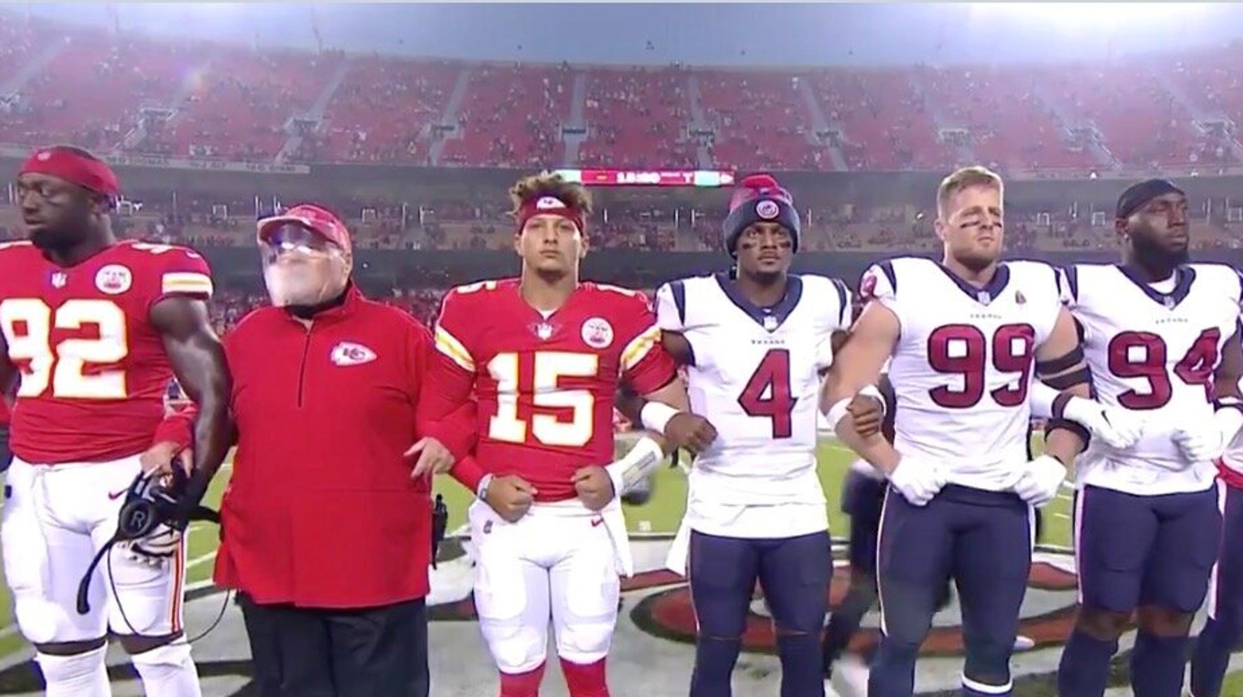 Nfl開幕戦で起きた選手へのブーイングに非難の声 声をあげず ただプレーしろというのか なんて悲しいんだ ハフポスト World Nfl開幕戦で起きた選手へのブーイングに非難の声 声をあげず ただプレーしろというのか なんて悲しいんだ ハフポスト World