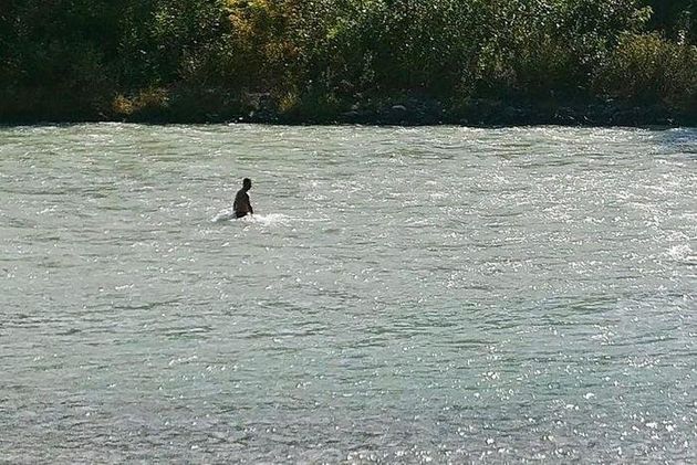 The man looking for his lost daughter in the river