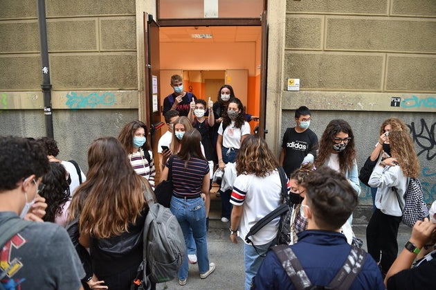 Scuola, da oggi si torna in aula in cinque regioni: fra queste la Lombardia Scuola, da oggi si torna in aula in cinque regioni: fra queste la Lombardia