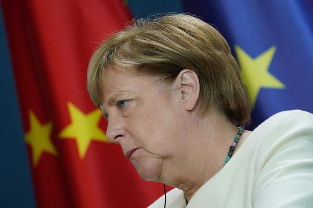 epa08668734 Il Cancelliere tedesco Angela Merkel, accanto alla Presidente della Commissione Europea, Ursula von der ...