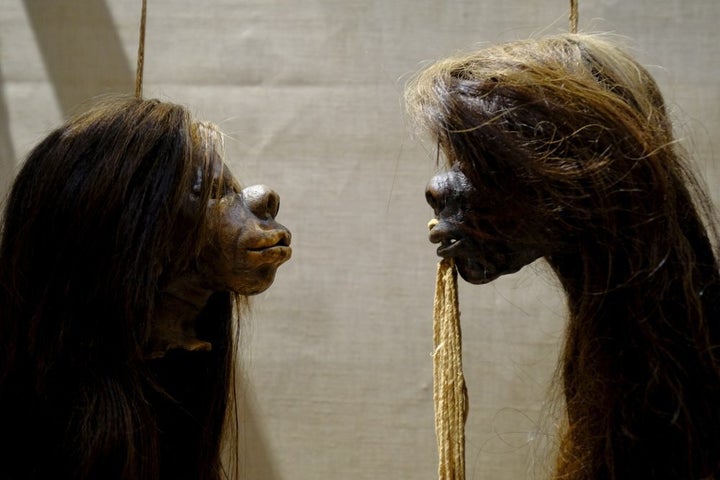 AP Oxford University Oxford University’s Pitt Rivers Museum has removed its famous collection of shrunken heads and other human remains from displ