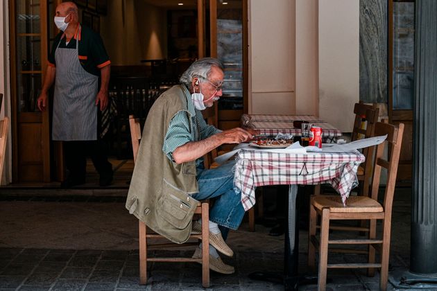 Πόσο πιθανό είναι να κολλήσει κάποιος κορονοϊό σε εστιατόρια και