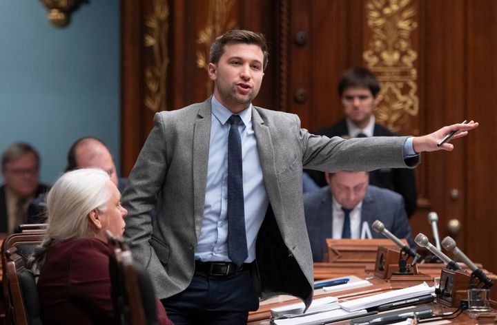 Le député solidaire de Gouin Gabriel Nadeau-Dubois affirme recevoir de nombreux appels de citoyens croyant diverses théories du complot.