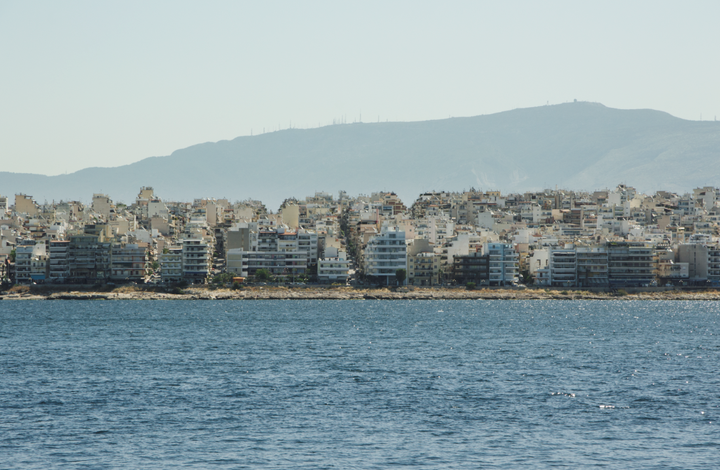 Η σύγχρονη Αθήνα και η πολυκατοικία της 