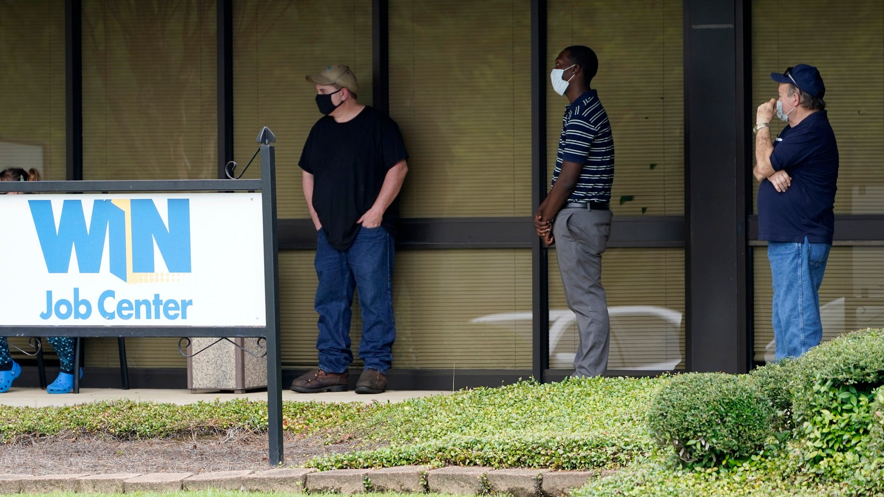 Westlake Legal Group 5f6358bb1e0000d00f475c34 Coronavirus Danger Continues To Drive Joblessness In The U.S.