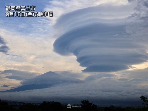 富士山にラピュタが出現 大きな雲の正体は ハフポスト