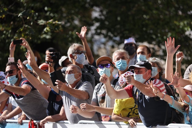 Des spectateurs sur la 14e étape du Tour de France entre Clermont-Ferrand et Lyon le 12 septembre 2020.