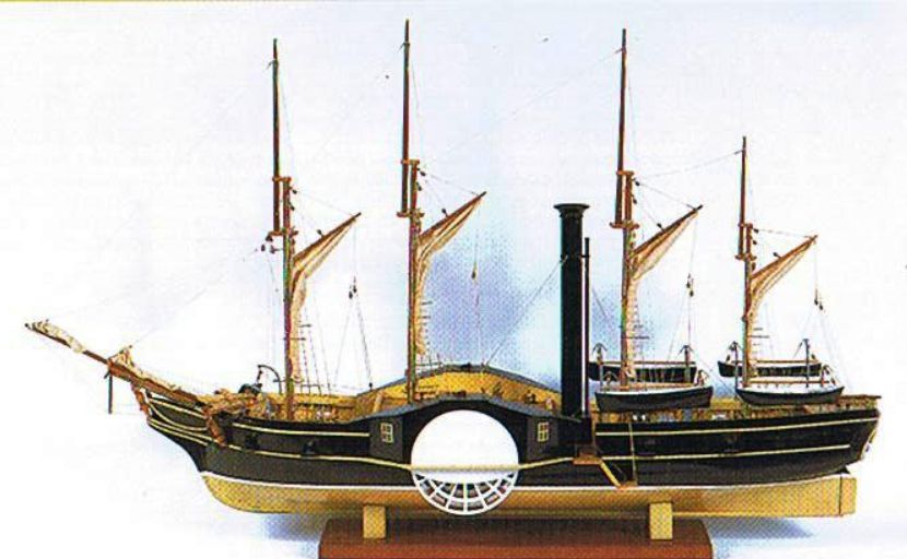 Μακέτα του ατμοκίνητου «Καρτερία». Διακρίνονται οι θέσεις των κανονιών του πλοίου. Η μακέτα προσφέρθηκε στο BalticExchange στο Λονδίνο το 1923 από την ελληνική ναυτιλιακή κοινότητα.