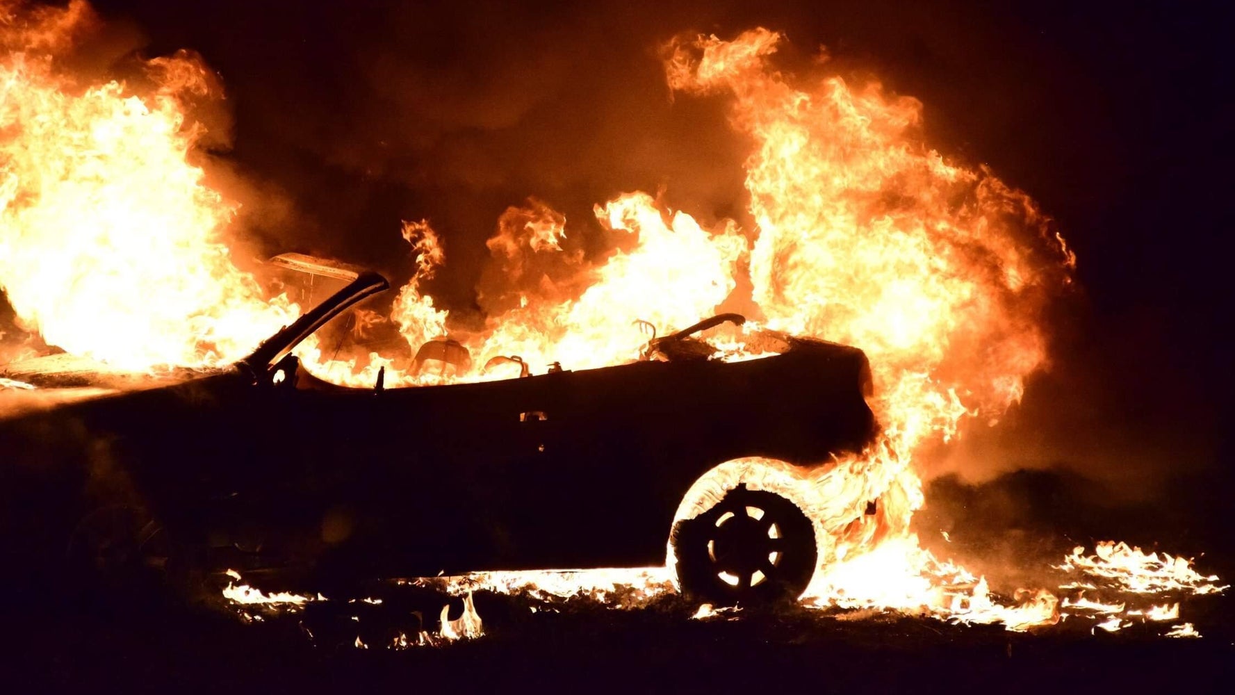 Un Mariage Degenere A Bron Apres Que La Mairie A Restreint La Ceremonie Le Huffpost