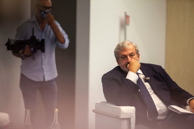 Elezioni regionali, le proiezioni smentiscono gli exit poll: Emiliano in testa con il 46% Elezioni regionali, le proiezioni smentiscono gli exit poll: Emiliano in testa con il 46%