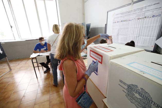Referendum, per i costituzionalisti con il Sì il parlamento non è delegittimato. "La Lega sbaglia" Referendum, per i costituzionalisti con il Sì il parlamento non è delegittimato. "La Lega sbaglia"