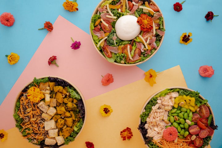 Liv Up lança saladas com flores comestíveis