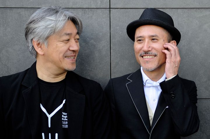 坂本龍一さん（左）と高橋幸宏さん（2008年撮影）