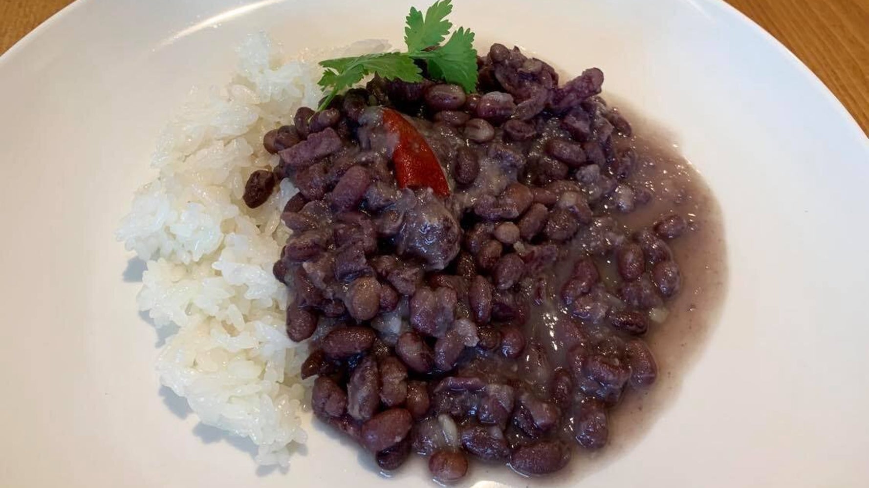 おうちでブラジルごはん 2つの味が楽しめる豆の煮込み フェイジョアーダ 旅するレシピ ハフポスト Life おうちでブラジルごはん 2つの味が楽しめる豆の煮込み フェイジョアーダ 旅するレシピ ハフポスト Life