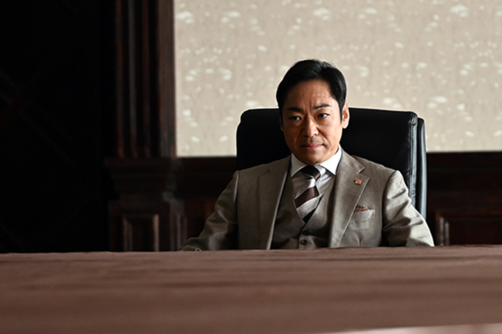 半沢直樹 で大和田が投げた携帯はどうなった 香川照之さんが動画で回答 ファンからは爆笑の嵐 ハフポスト アートとカルチャー 半沢直樹 で大和田が投げた携帯はどうなった 香川照之さんが動画で回答 ファンからは爆笑の嵐 ハフポスト アートとカルチャー