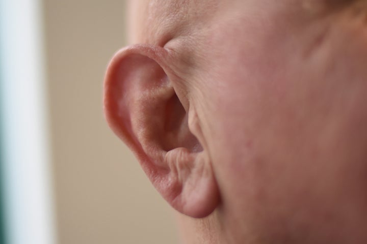 Una oreja monda y lironda.
