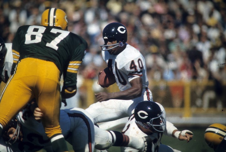 Is Gale Sayers Dead? What Happened to Gale Sayers? Who was Gale Sayers? How  did Gale Sayers Die? Cause of Death Revealed - News