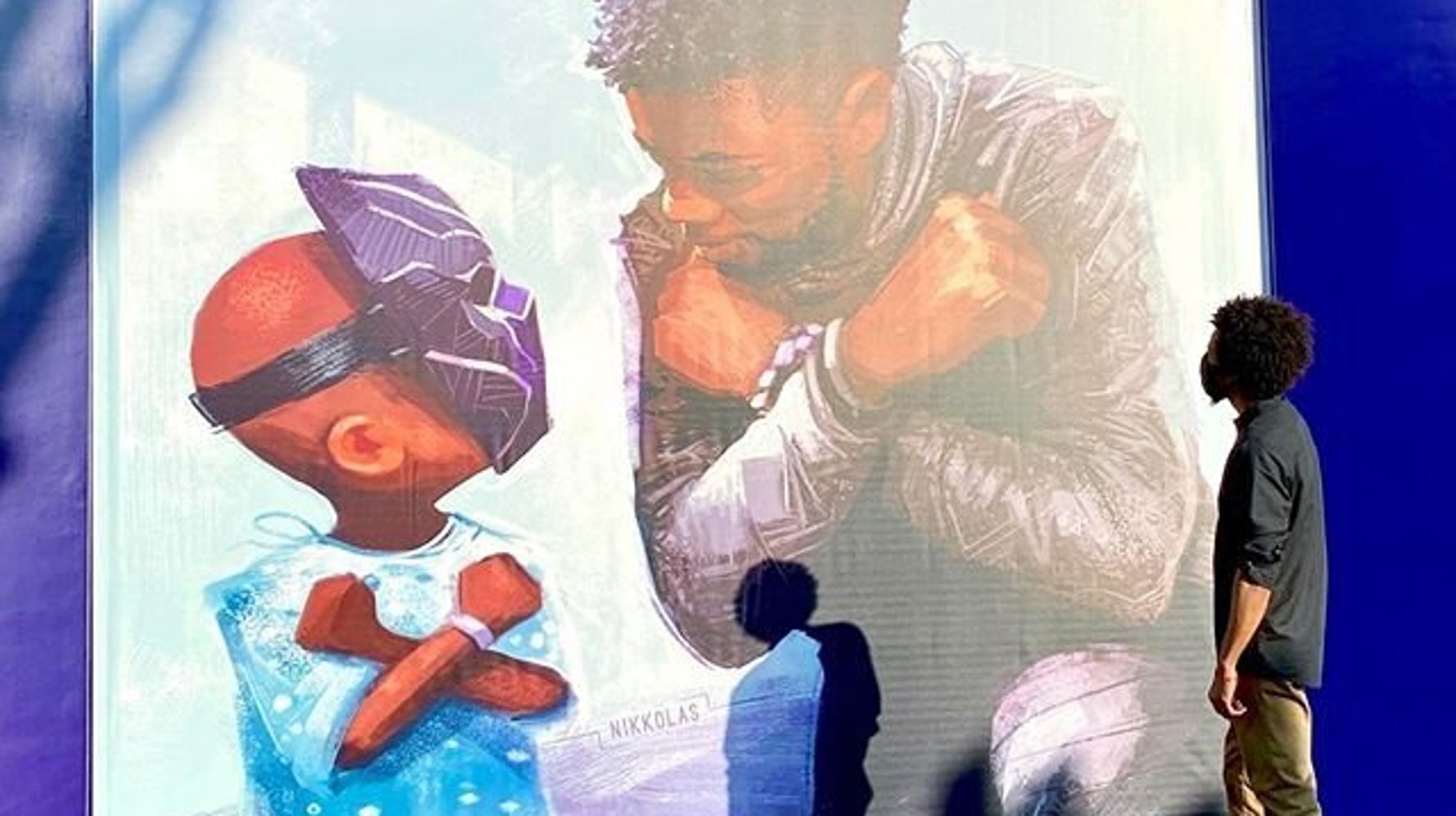 ブラックパンサー の壁画がディズニーランド内に誕生 チャドウィック ボーズマンさんを追悼 ハフポスト